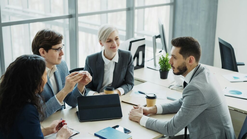 Team im Innendienst bei der Projektsteuerung